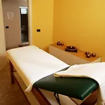 皮亚琴察费耶拉mh酒店